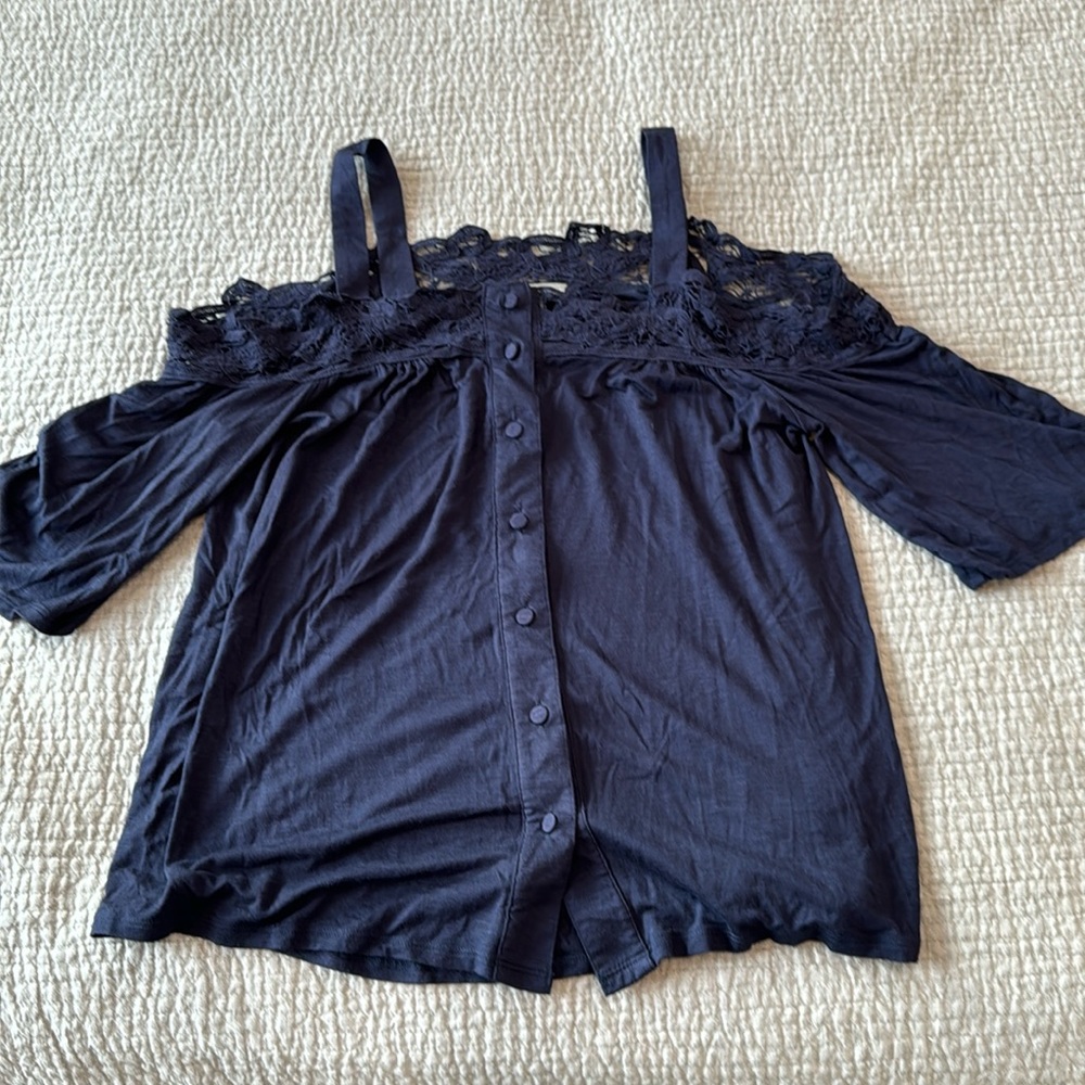 Daniel Rainn size small navy blouse